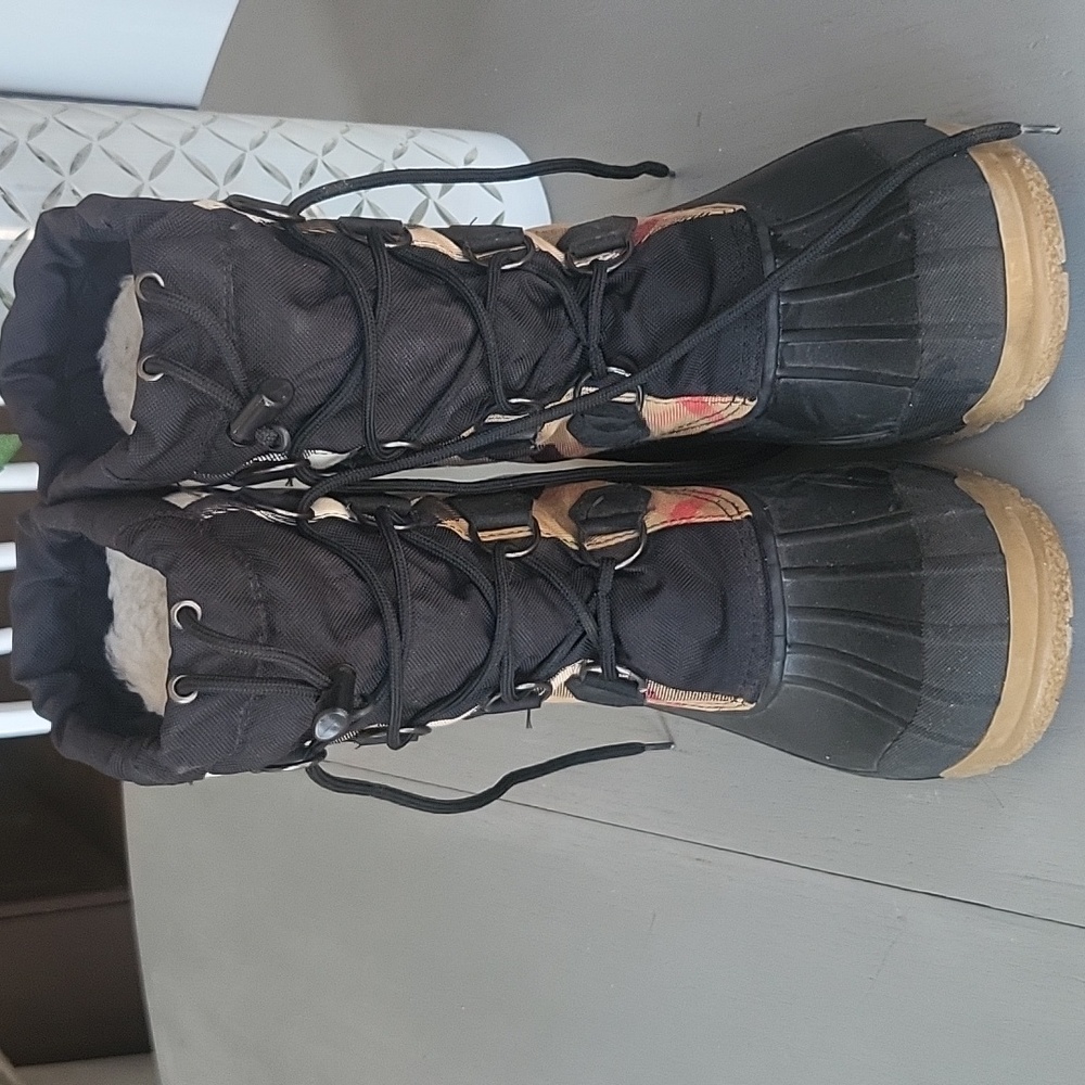 AUTHENTIC Vintage  Burberry Winter Boots